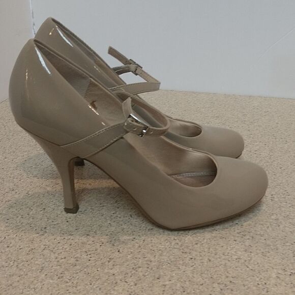 👍 Chinese Laundry Beige Heels Size 10.   A7 - Picture 1 of 6